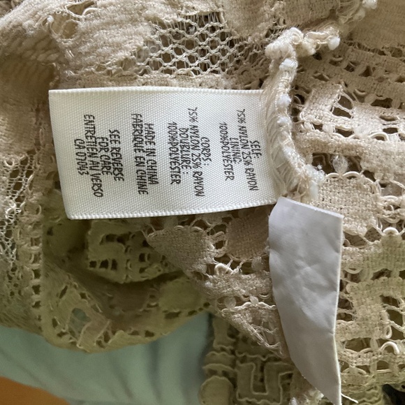 Adiva lace long sleeve top, cream color, size m - Picture 3 of 3